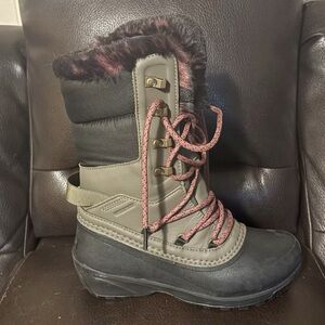 The North Face Women's Winter Boots - Black and Pink